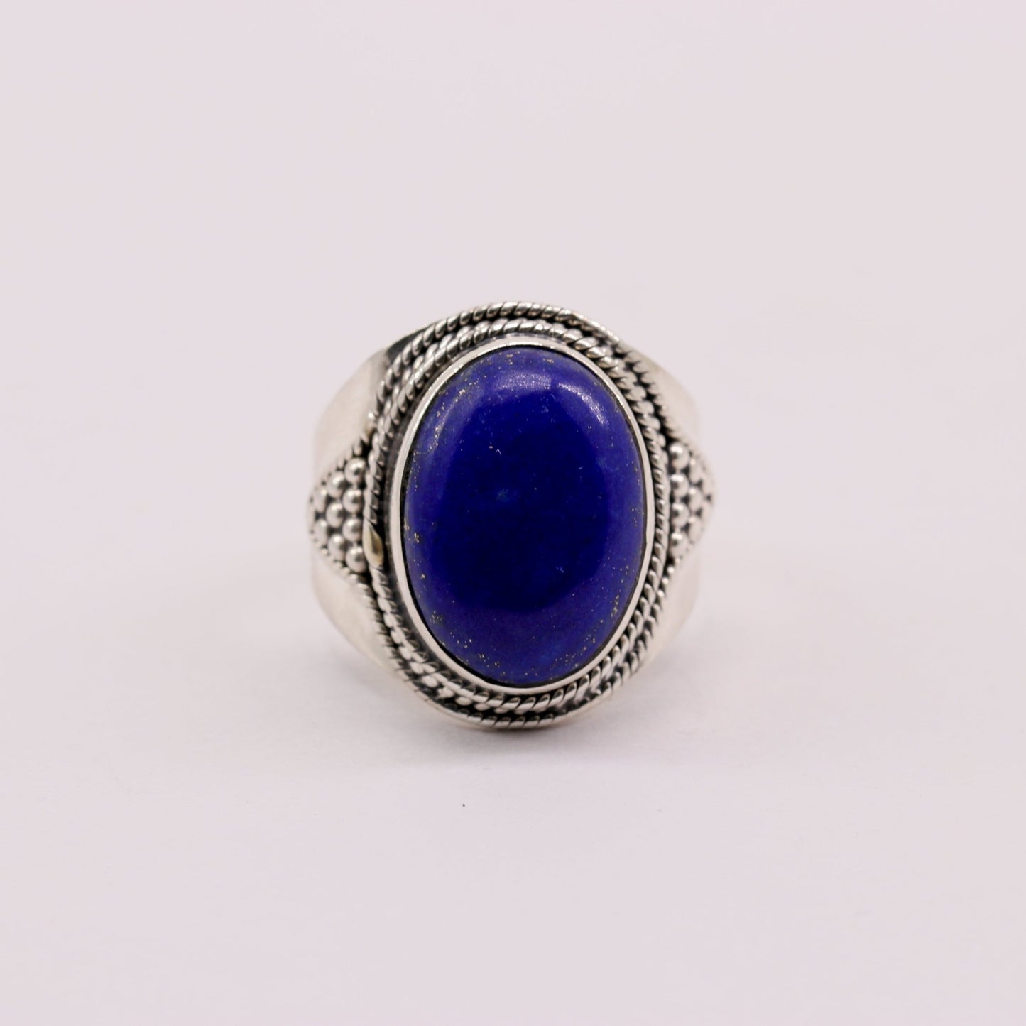 Anillo de Lapislázuli en Plata 925 con gran cabujón oval azul y detalles de filigrana artesanal- Anillos