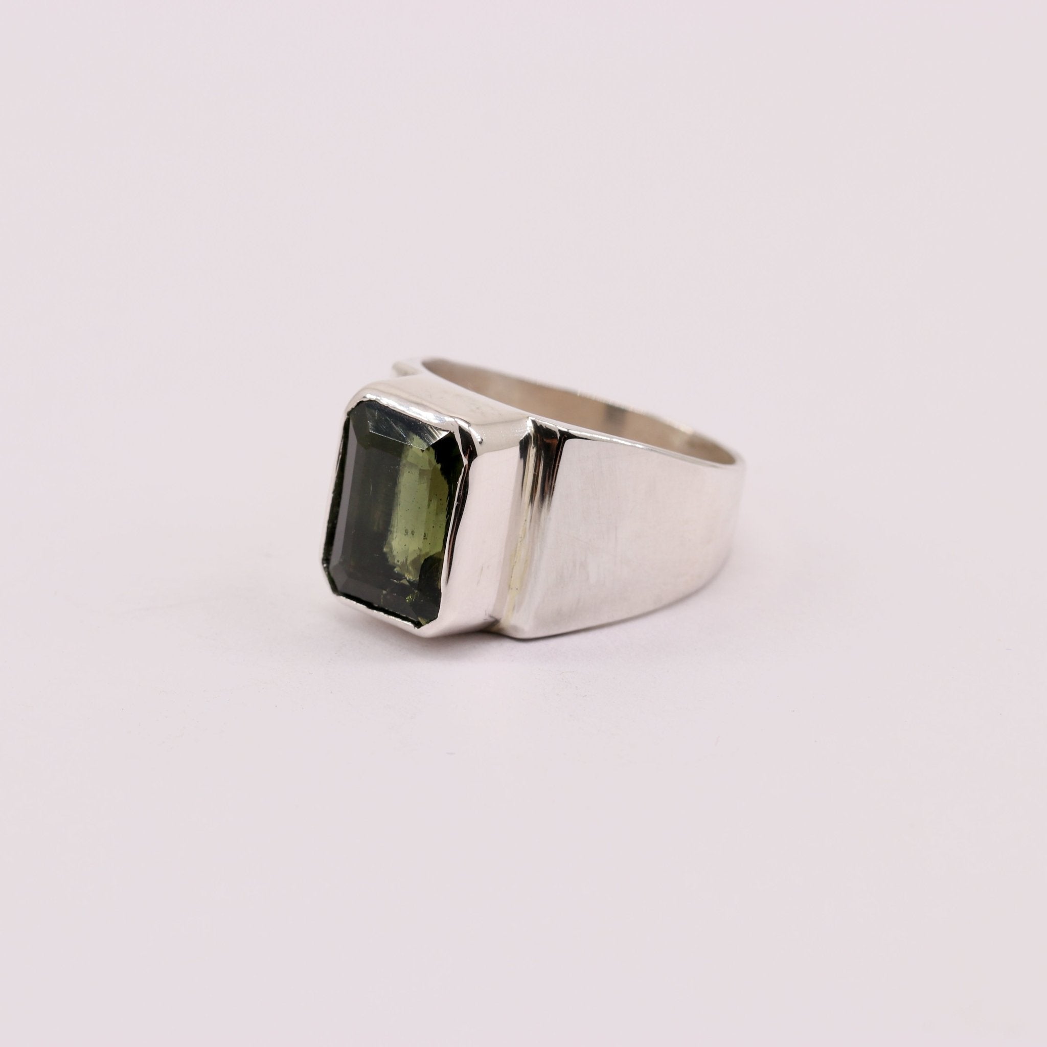 Anillo de Moldavita en Oro 18k Talla N°18 con gema ovalada verde I Anillos