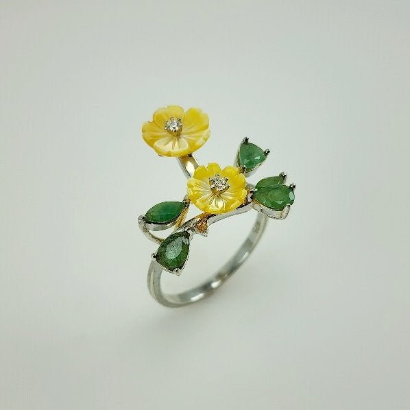Anillo de Nacar, esmeraldas y cubic zirconia - Anillos