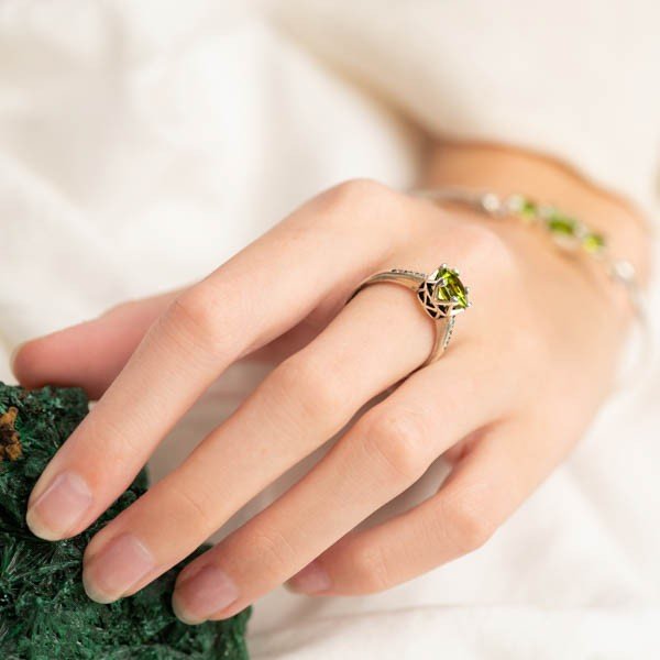 Anillo de Peridoto y cubic zirconia - Anillos