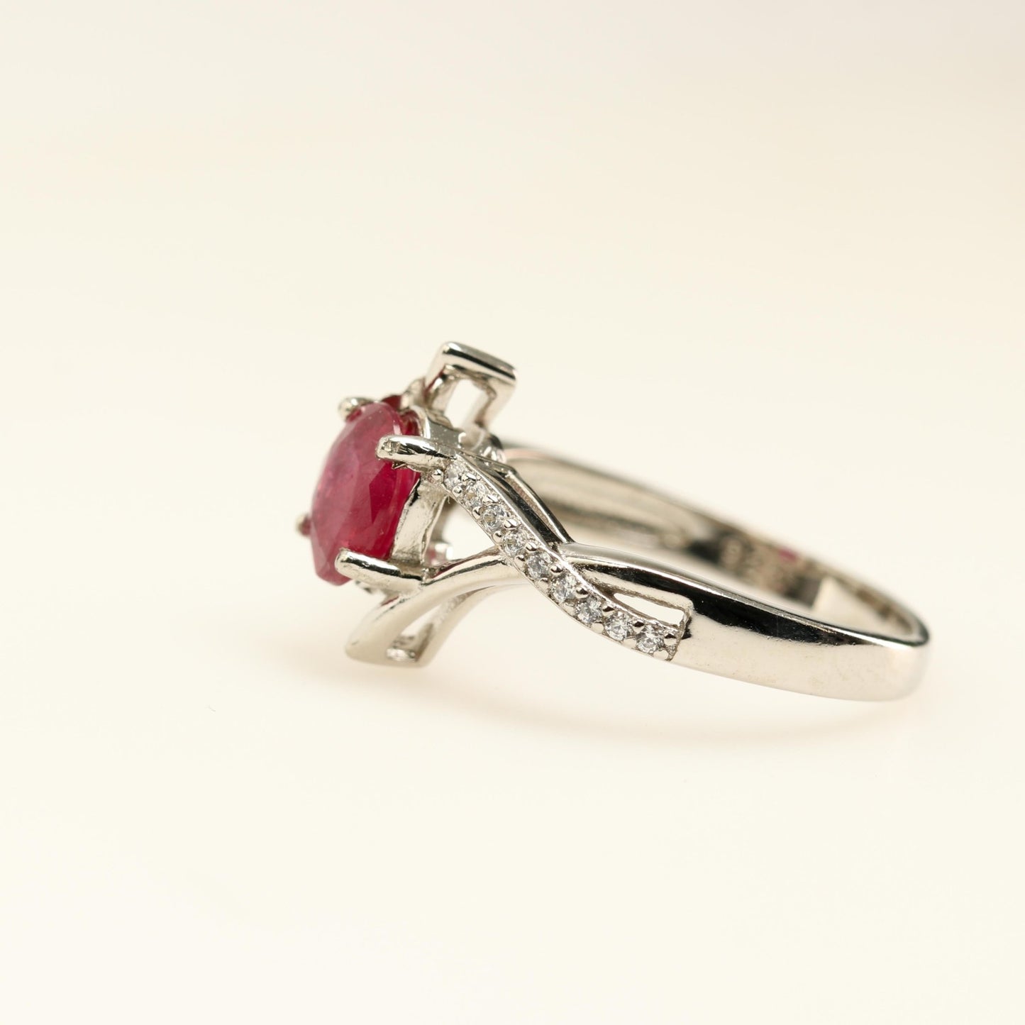 Anillo de Rubí y Zirconia cúbica - Anillos