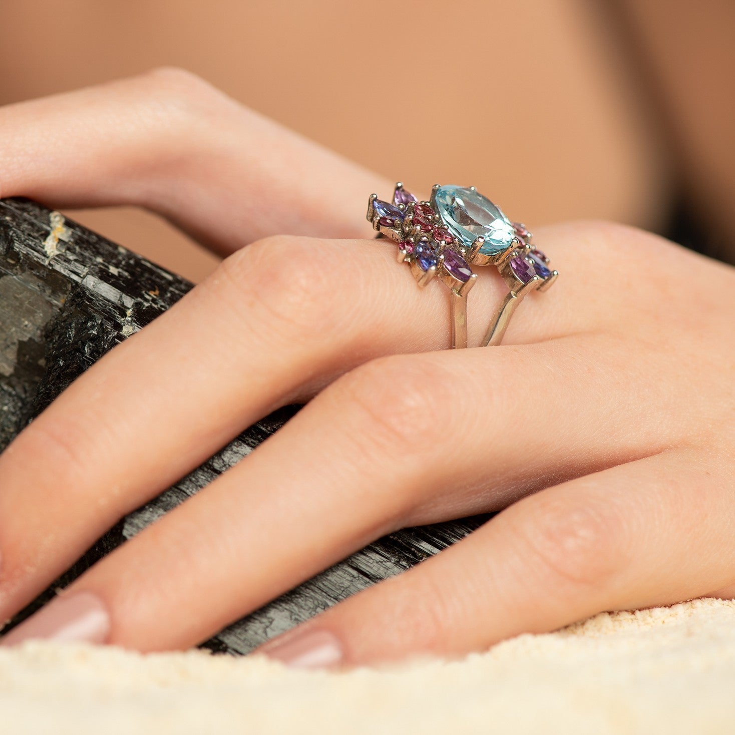 Anillo de Topacio Azul, amatista, iolitas y turmalina rosa - Anillos