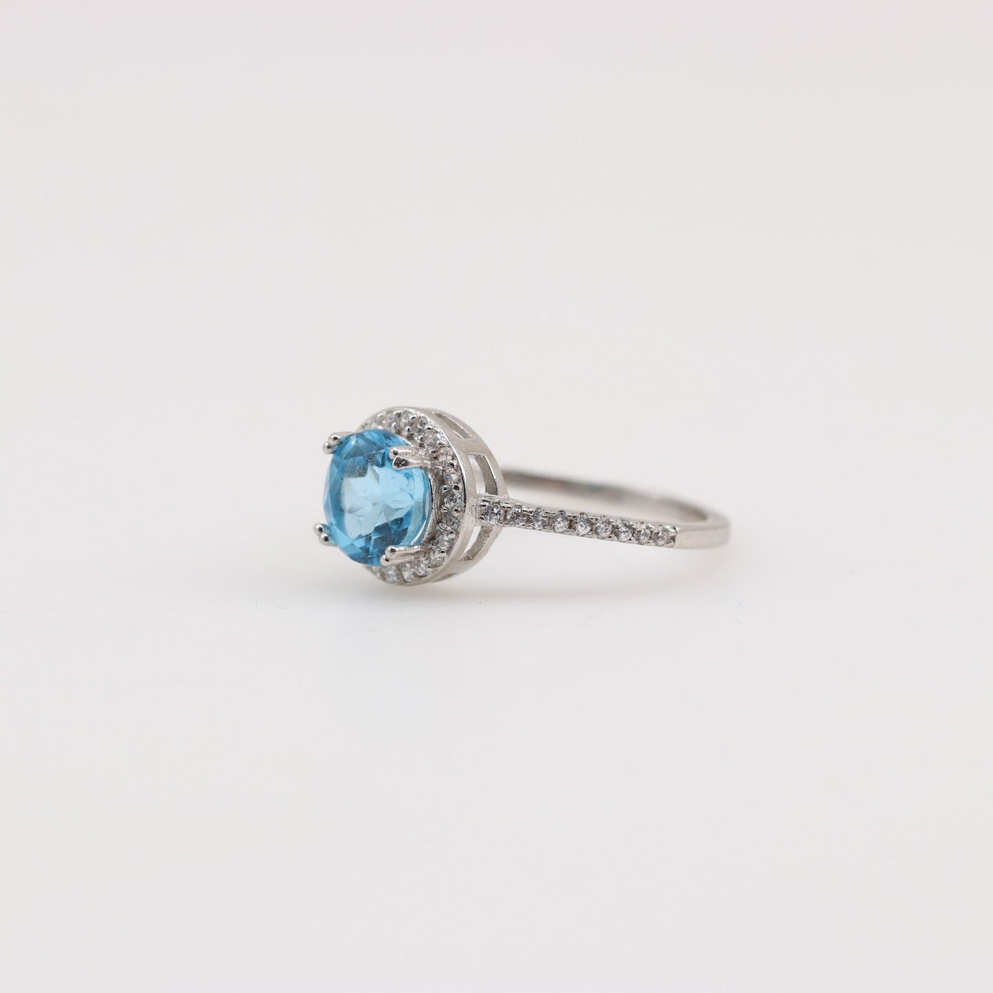 Anillo de Topacio Azul y cubic zirconia - Anillos