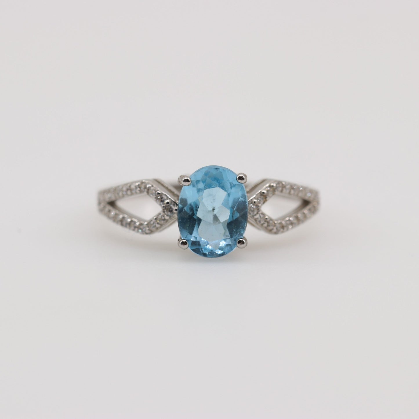 Anillo de Topacio Azul y cubic zirconia - Anillos