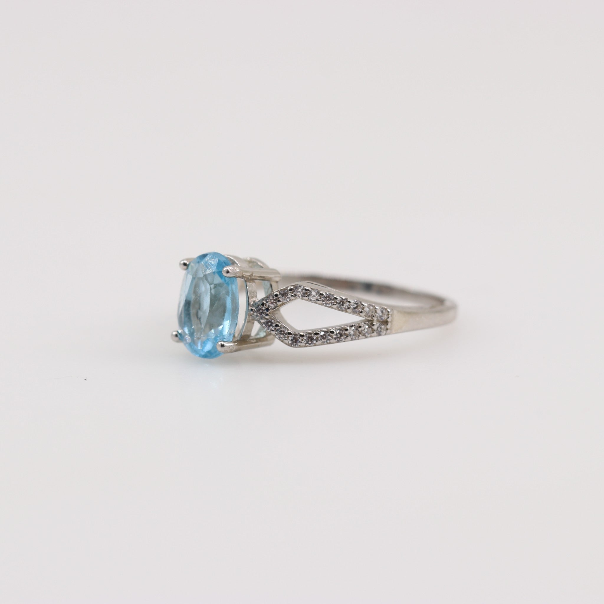 Anillo de Topacio Azul y cubic zirconia - Anillos