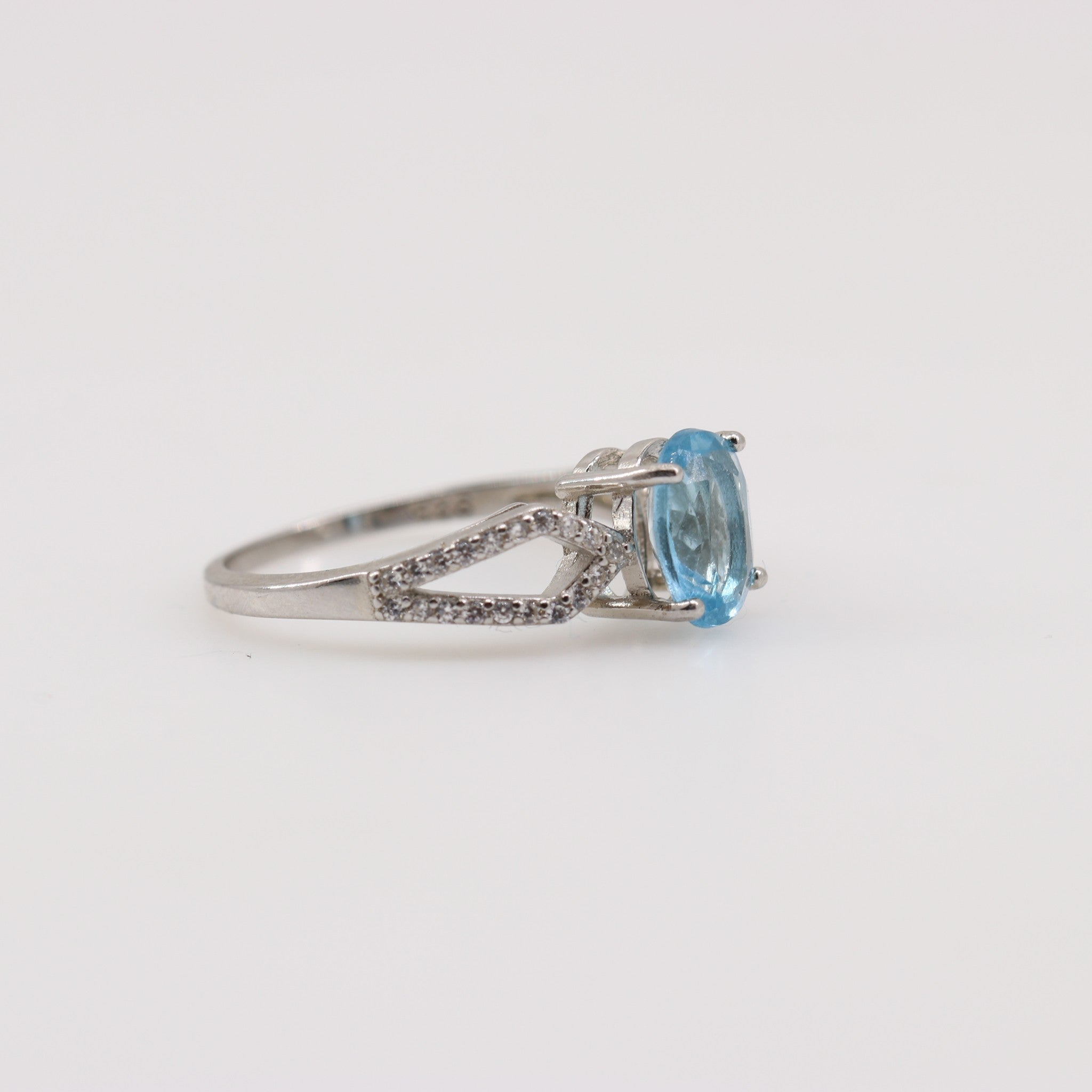 Anillo de Topacio Azul y cubic zirconia - Anillos