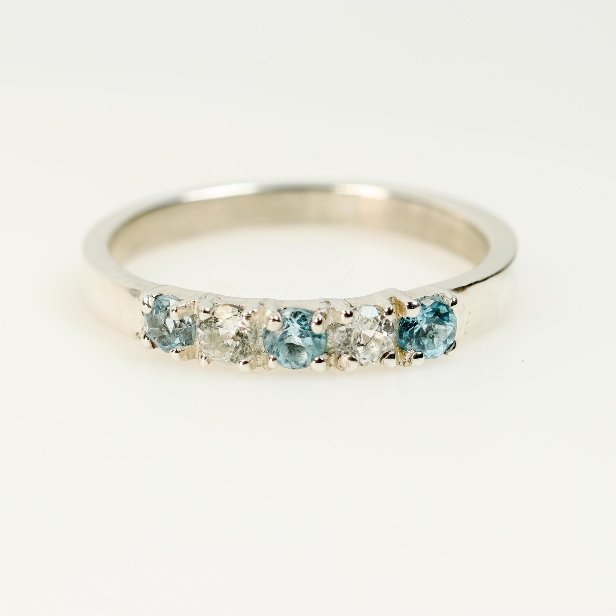 Anillo de Topacio Azul y Topacio blanco elaborado en plata 950 - Anillos
