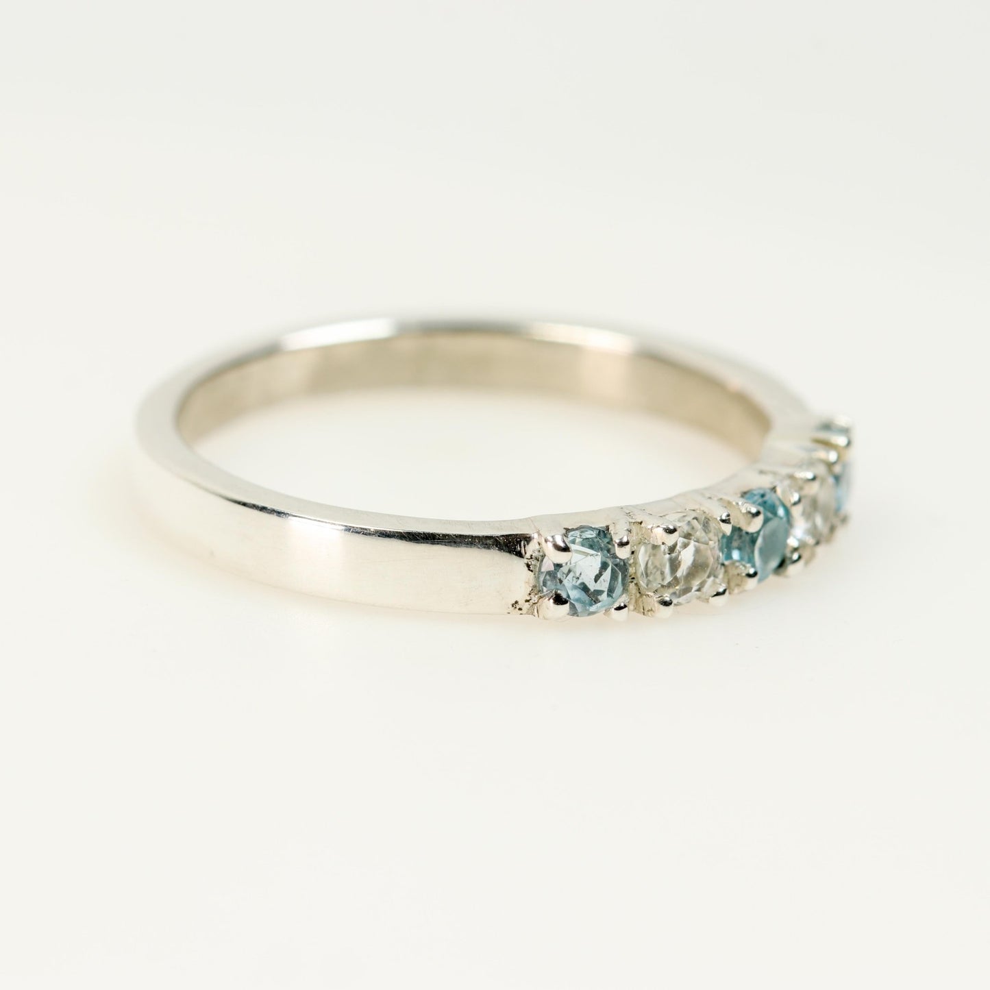 Anillo de Topacio Azul y Topacio blanco elaborado en plata 950 - Anillos