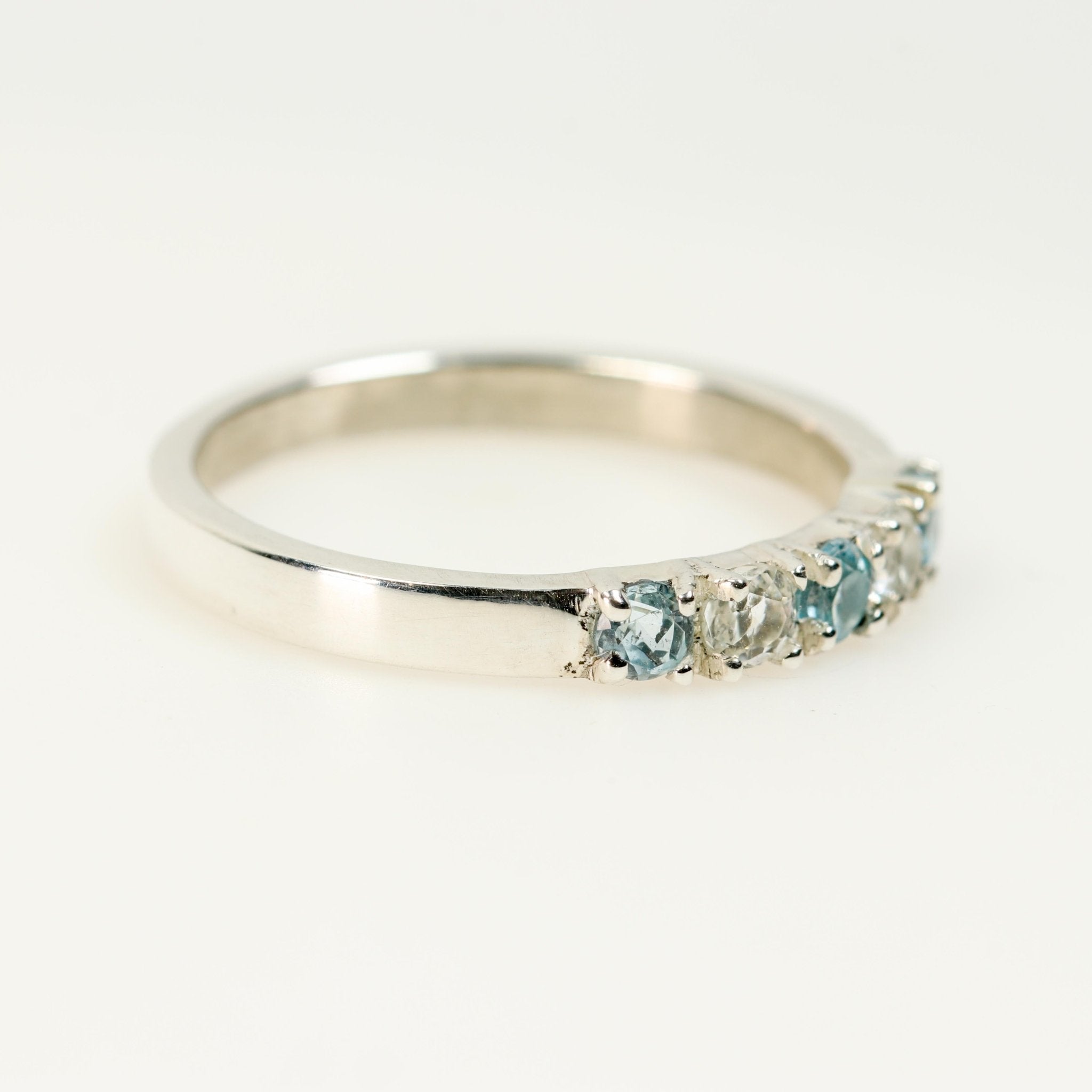 Anillo de Topacio Azul y Topacio blanco elaborado en plata 950 - Anillos