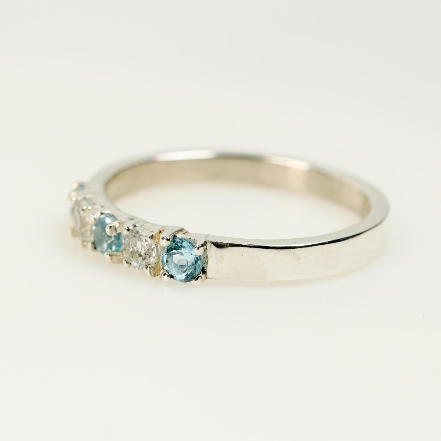 Anillo de Topacio Azul y Topacio blanco elaborado en plata 950 - Anillos