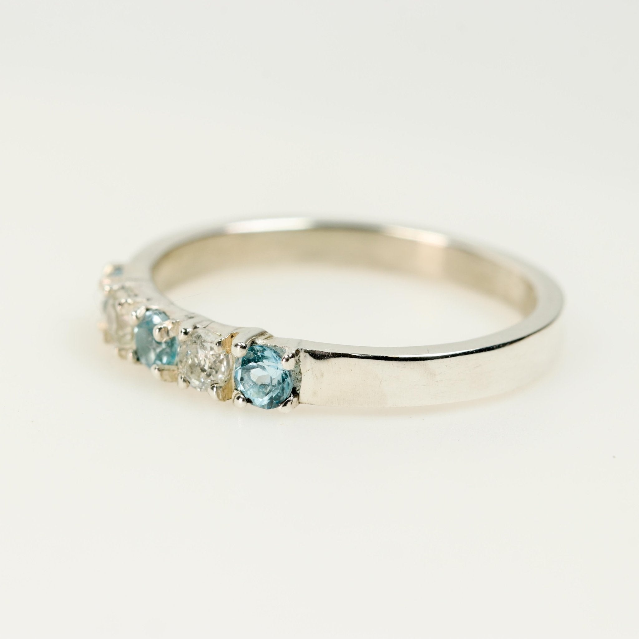 Anillo de Topacio Azul y Topacio blanco elaborado en plata 950 - Anillos