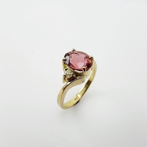 Anillo de Turmalina Rosa y Diamante en oro 18 - Anillos