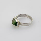 Anillo de Turmalina Verde en Plata 925 Talla Nº 14 vista lateral