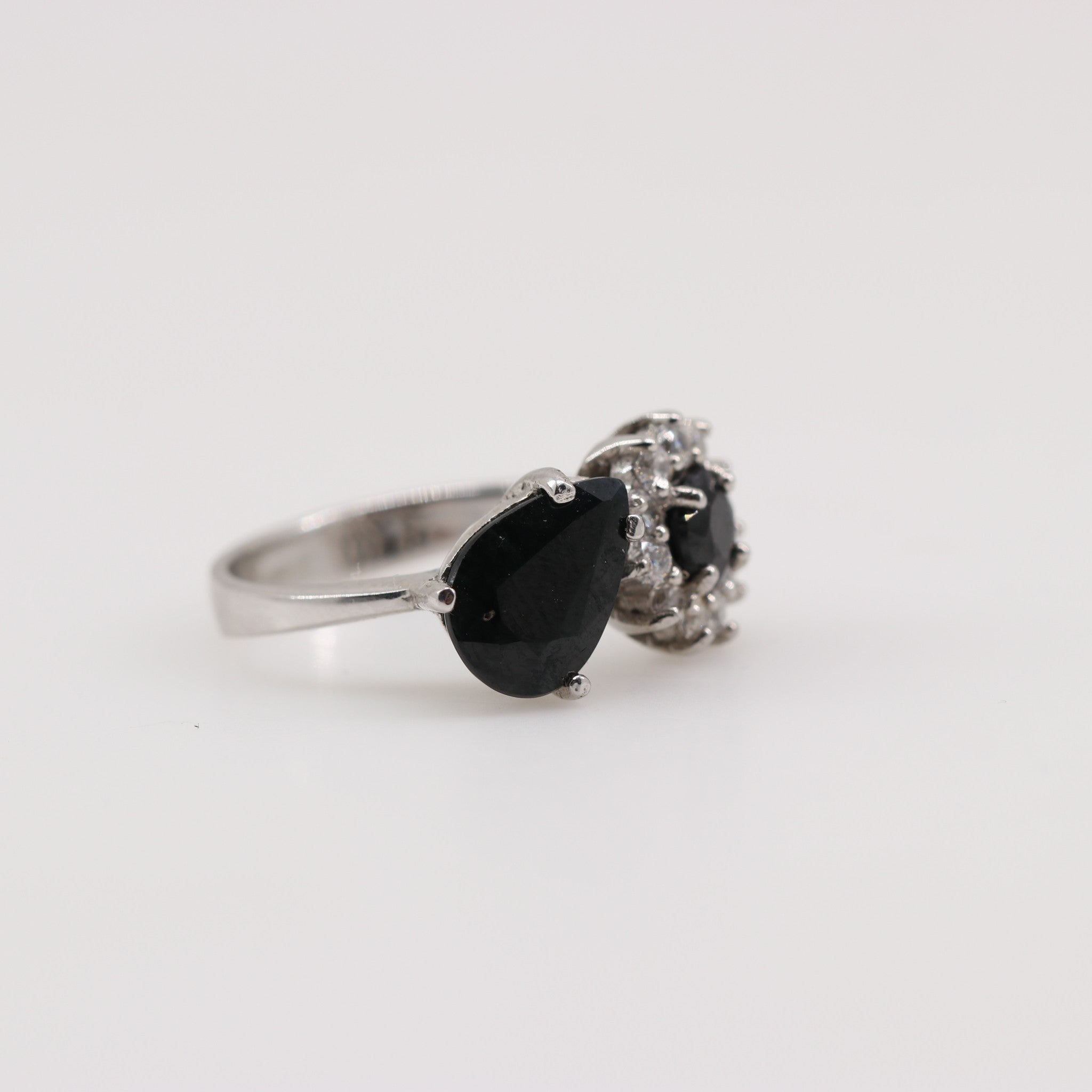 Anillo de Zafiro y Zirconia Cúbica - Anillos