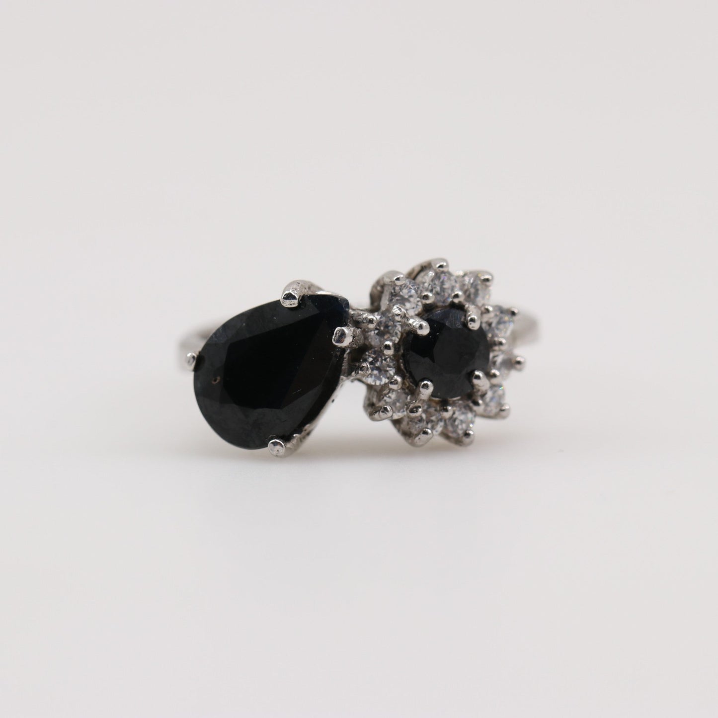 Anillo de Zafiro y Zirconia Cúbica - Anillos