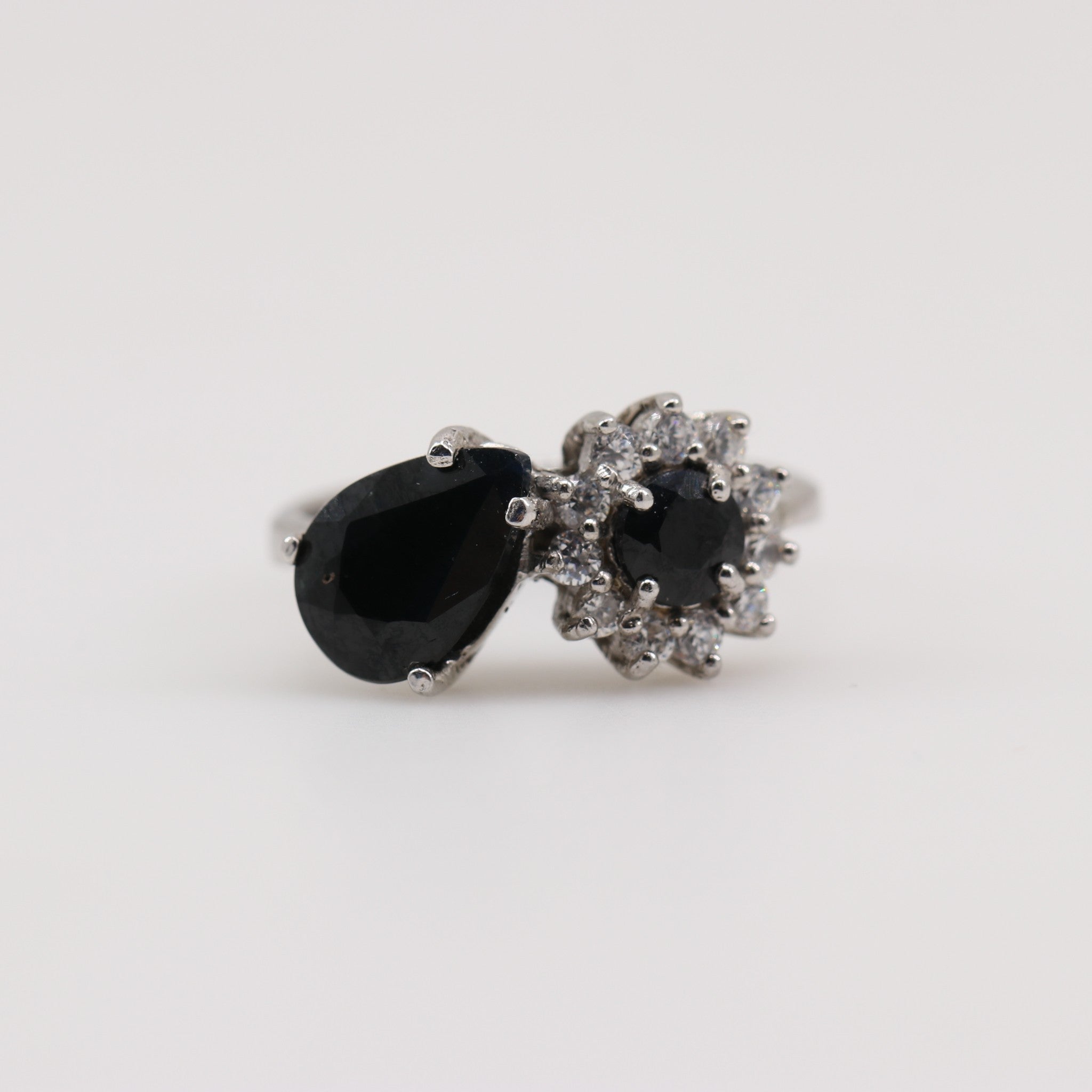 Anillo de Zafiro y Zirconia Cúbica - Anillos