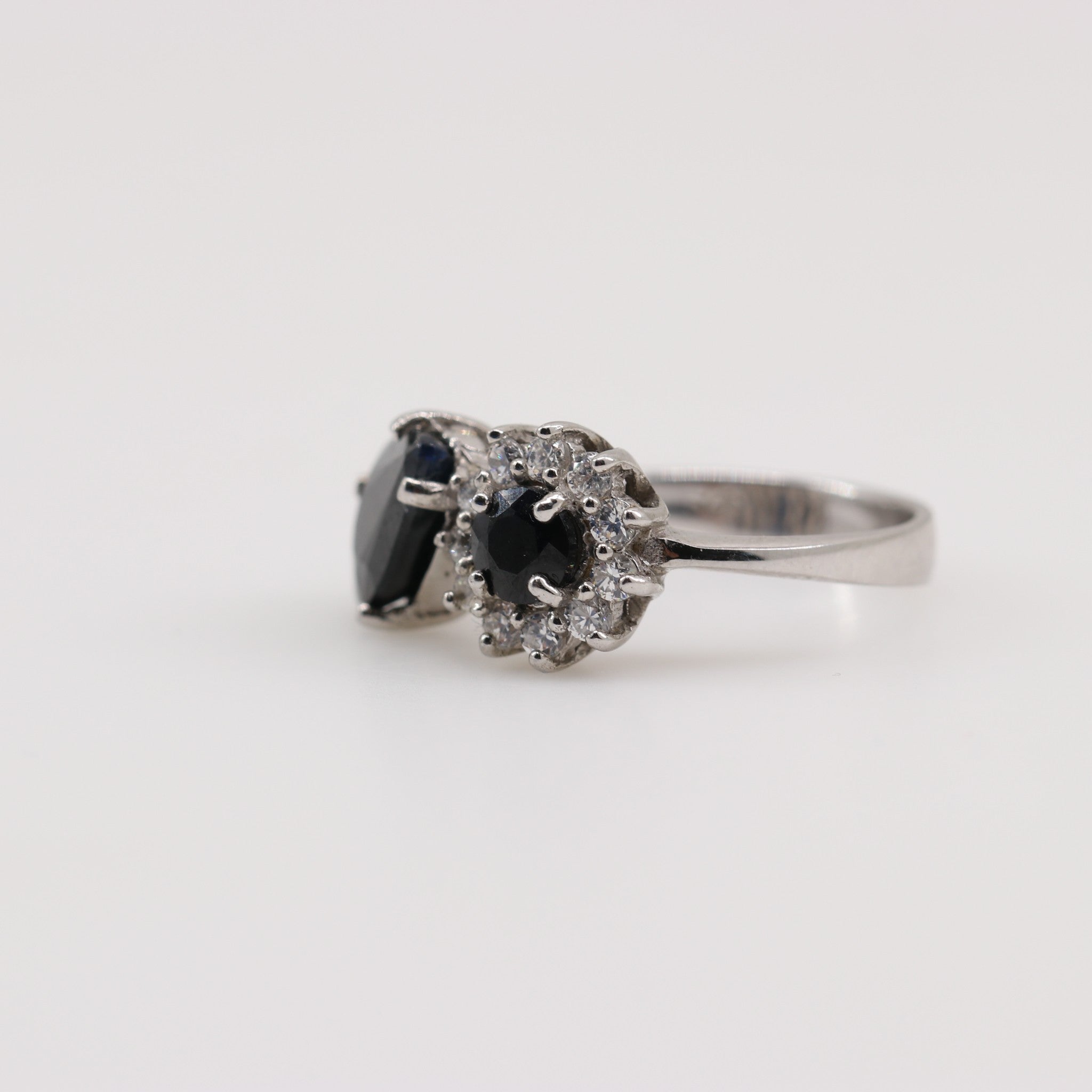 Anillo de Zafiro y Zirconia Cúbica - Anillos