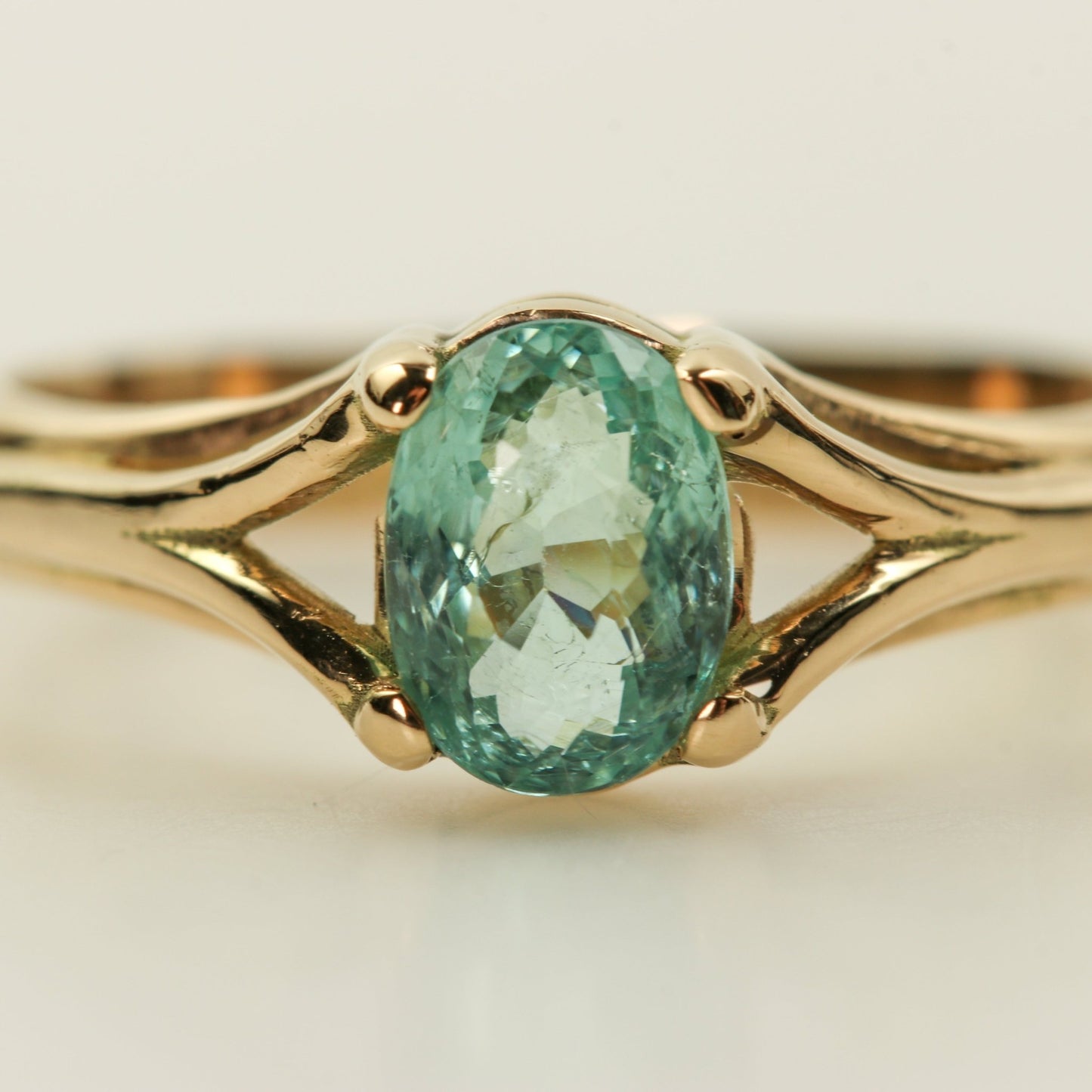 Anillo elaborado en oro 18 K con Turmalina Paraiba certificada - Anillos