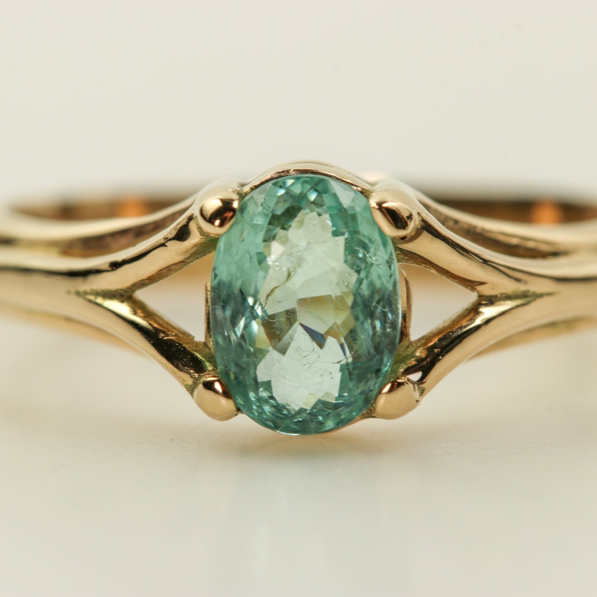 Anillo elaborado en oro 18 K con Turmalina Paraiba certificada - Anillos