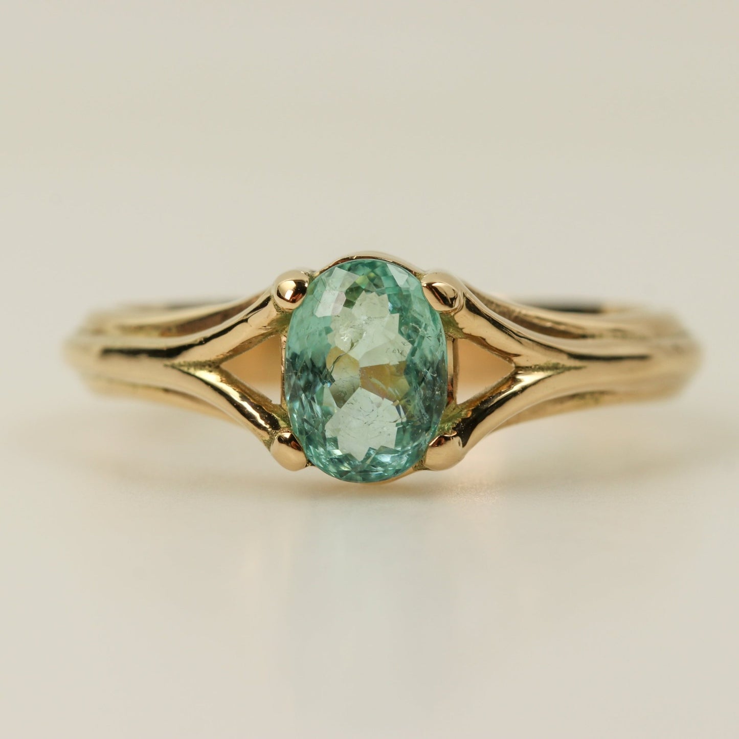 Anillo elaborado en oro 18 K con Turmalina Paraiba certificada - Anillos
