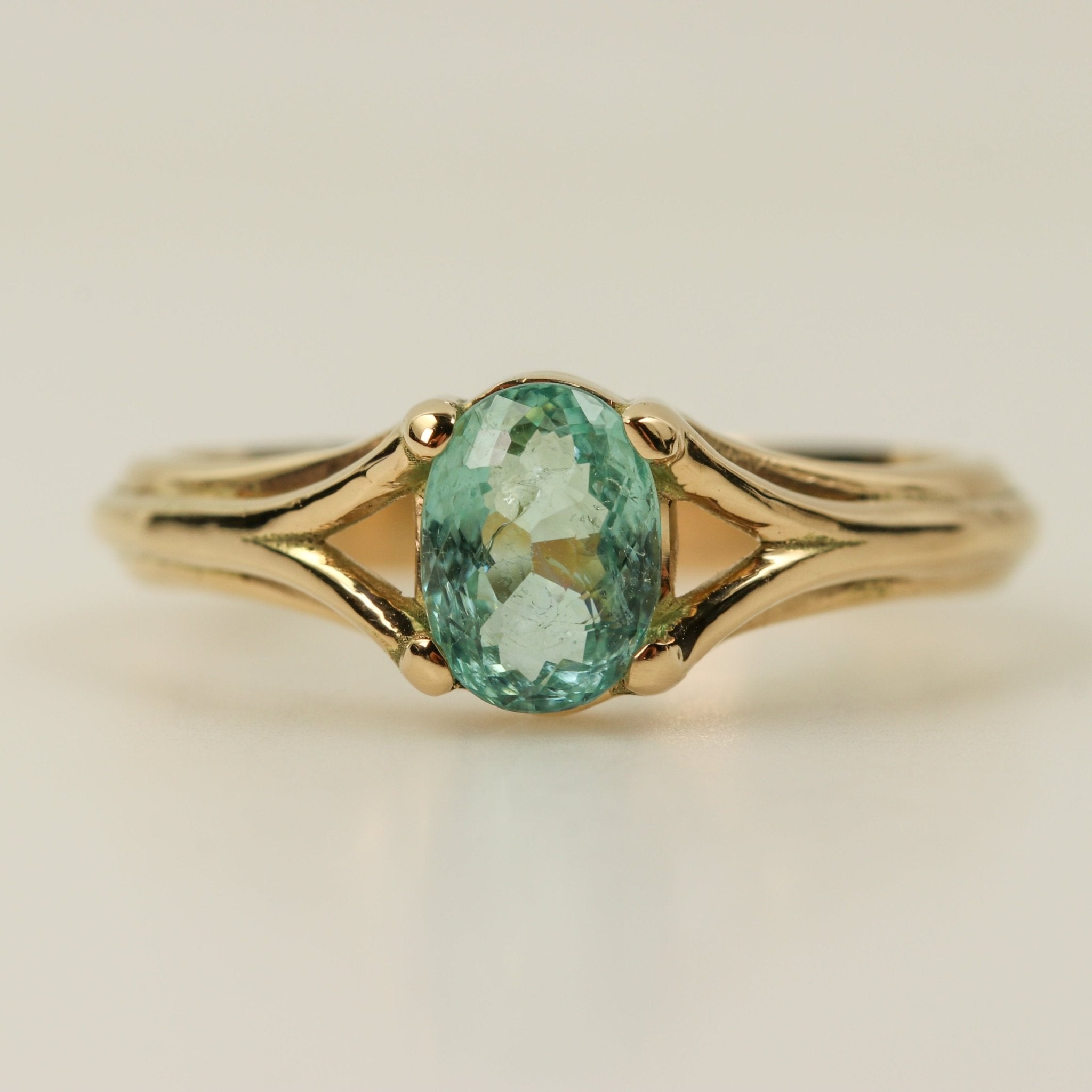 Anillo elaborado en oro 18 K con Turmalina Paraiba certificada - Anillos