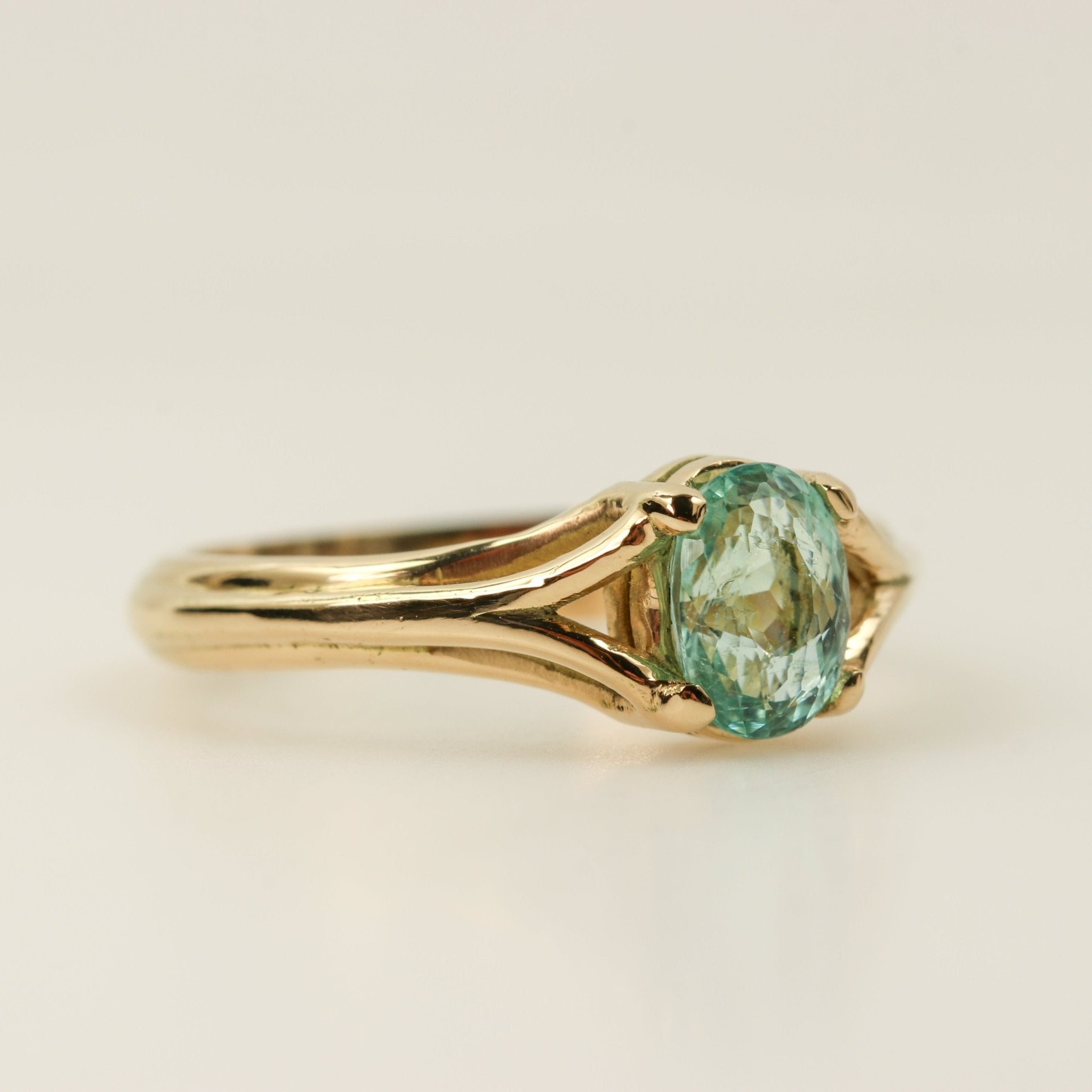 Anillo elaborado en oro 18 K con Turmalina Paraiba certificada - Anillos