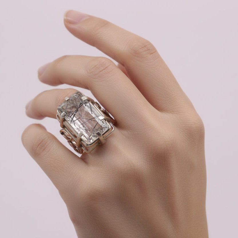 Anillo de Cuarzo turmalinado