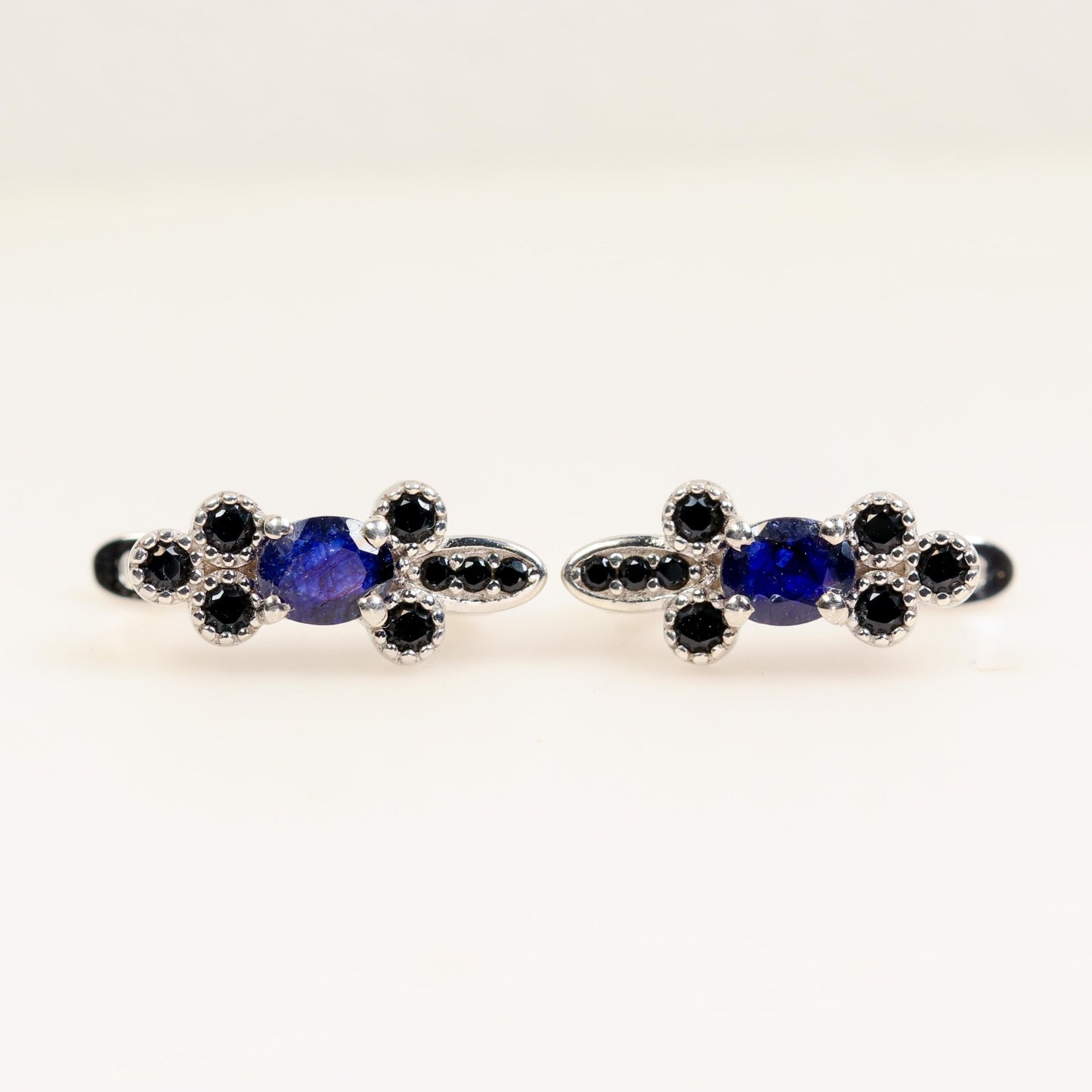 Aros de Zafiro azul y espinela negra en plata 925 rodinada - Aros