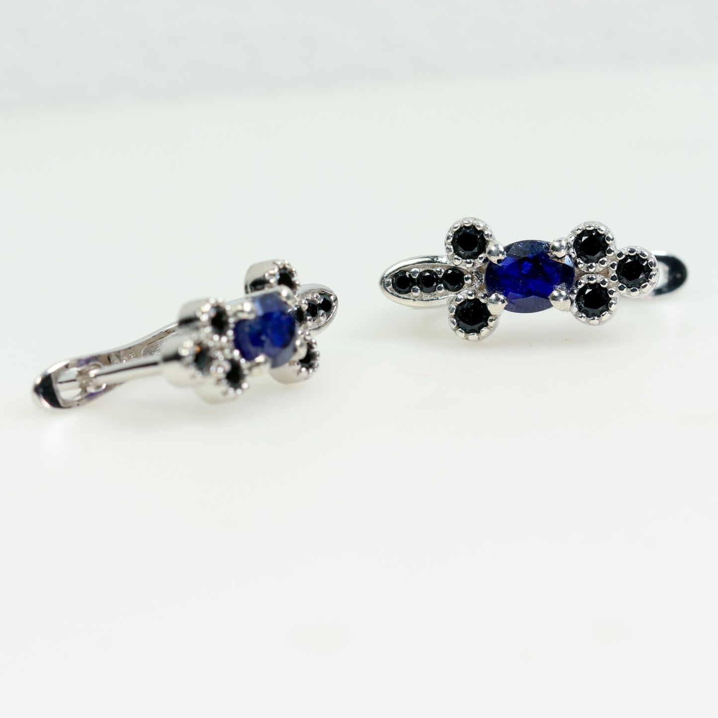 Aros de Zafiro azul y espinela negra en plata 925 rodinada - Aros