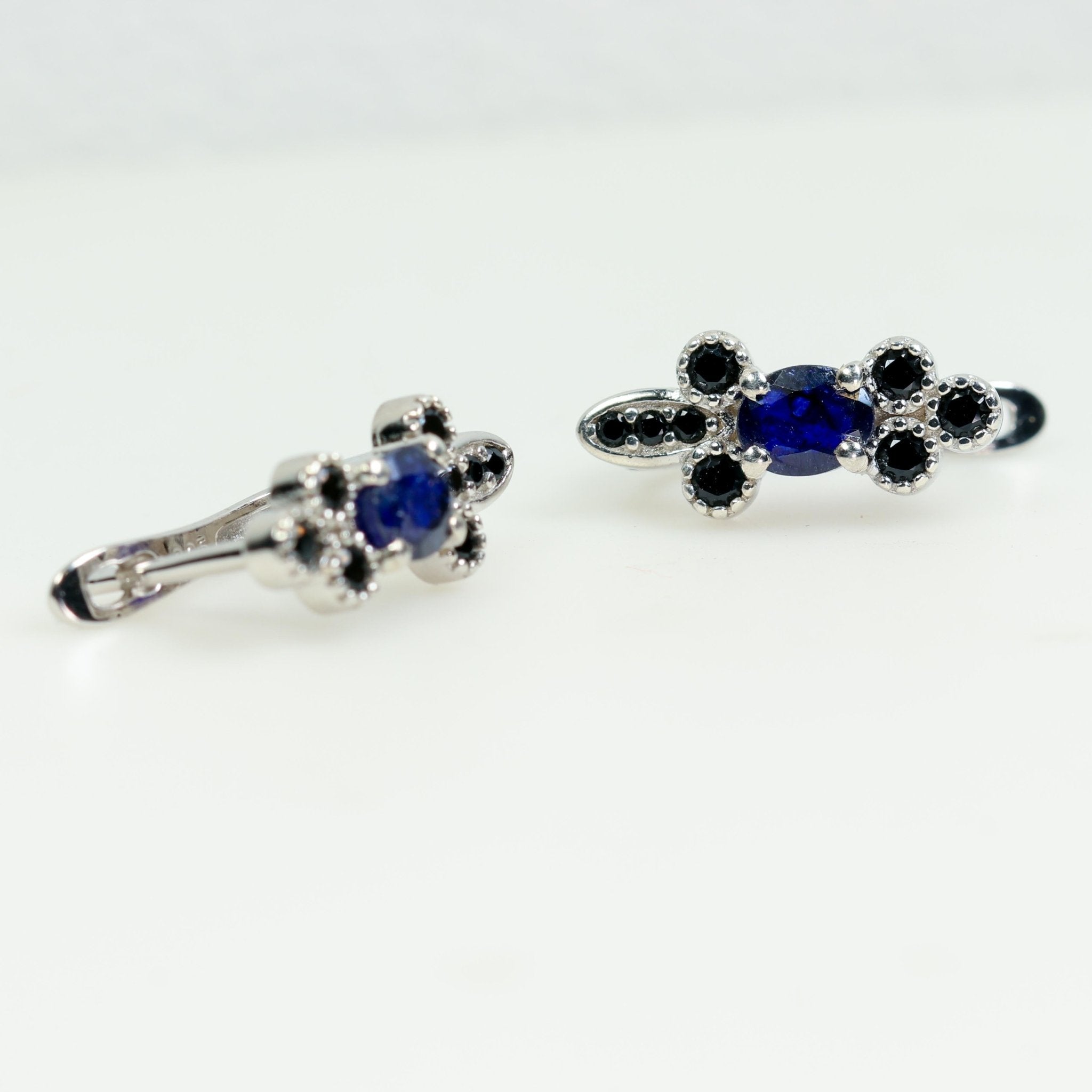 Aros de Zafiro azul y espinela negra en plata 925 rodinada - Aros
