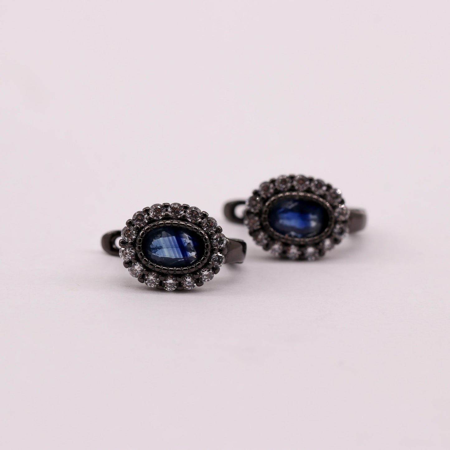 Aros de Zafiro azul y zircón natural en plata 925 ennegrecida - Aros