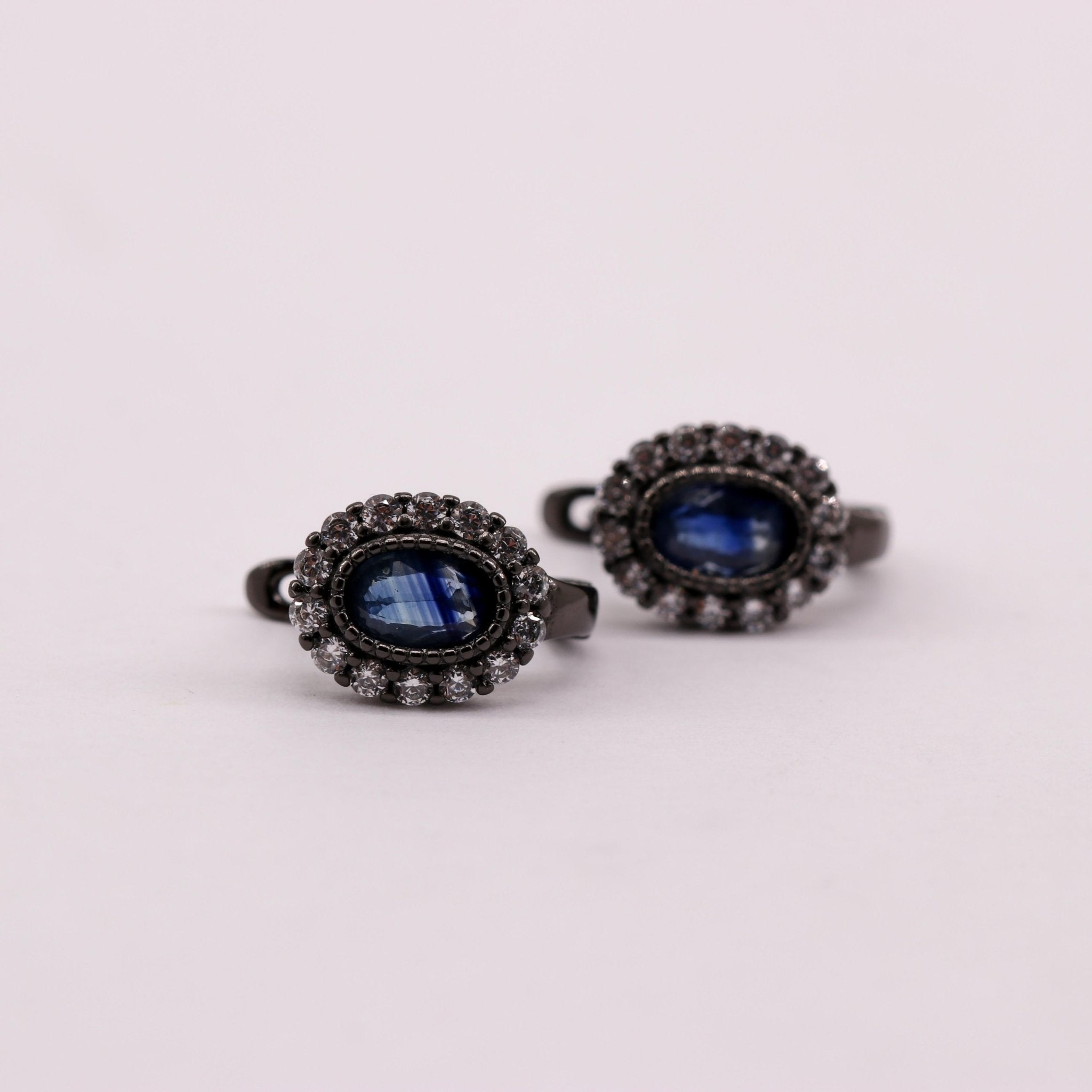 Aros de Zafiro azul y zircón natural en plata 925 ennegrecida - Aros