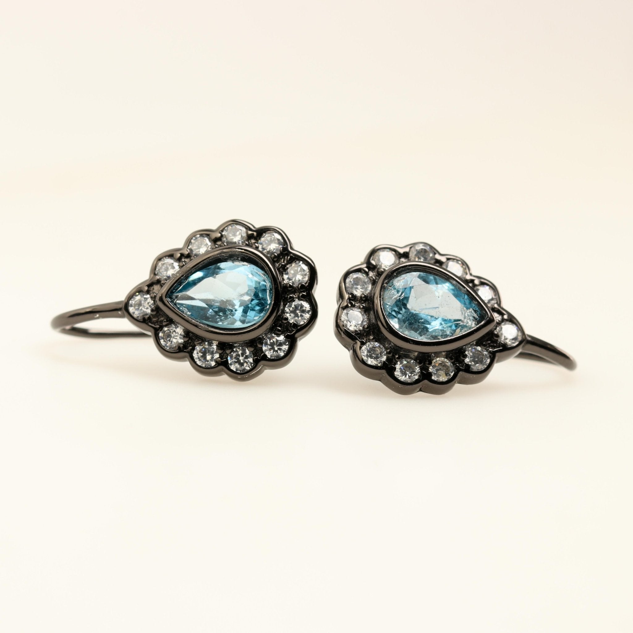 Aros de zircón azul y zircón blanco en plata ennegrecida - Aros