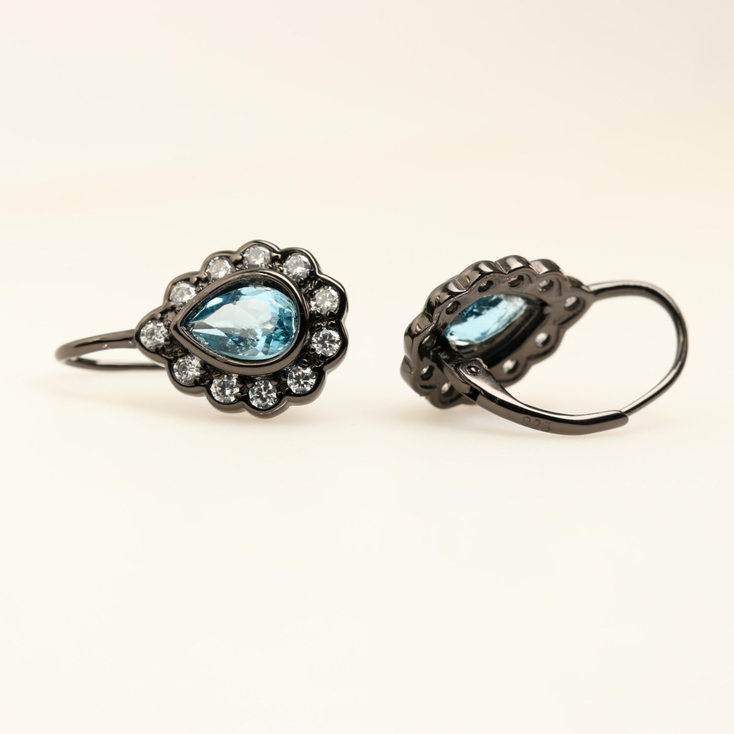 Aros de zircón azul y zircón blanco en plata ennegrecida - Aros
