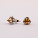 Aros de Zircón Natural en Plata 925 con gema amarilla en forma de corazón y contorno de cubic zirconia sobre plata rodinada