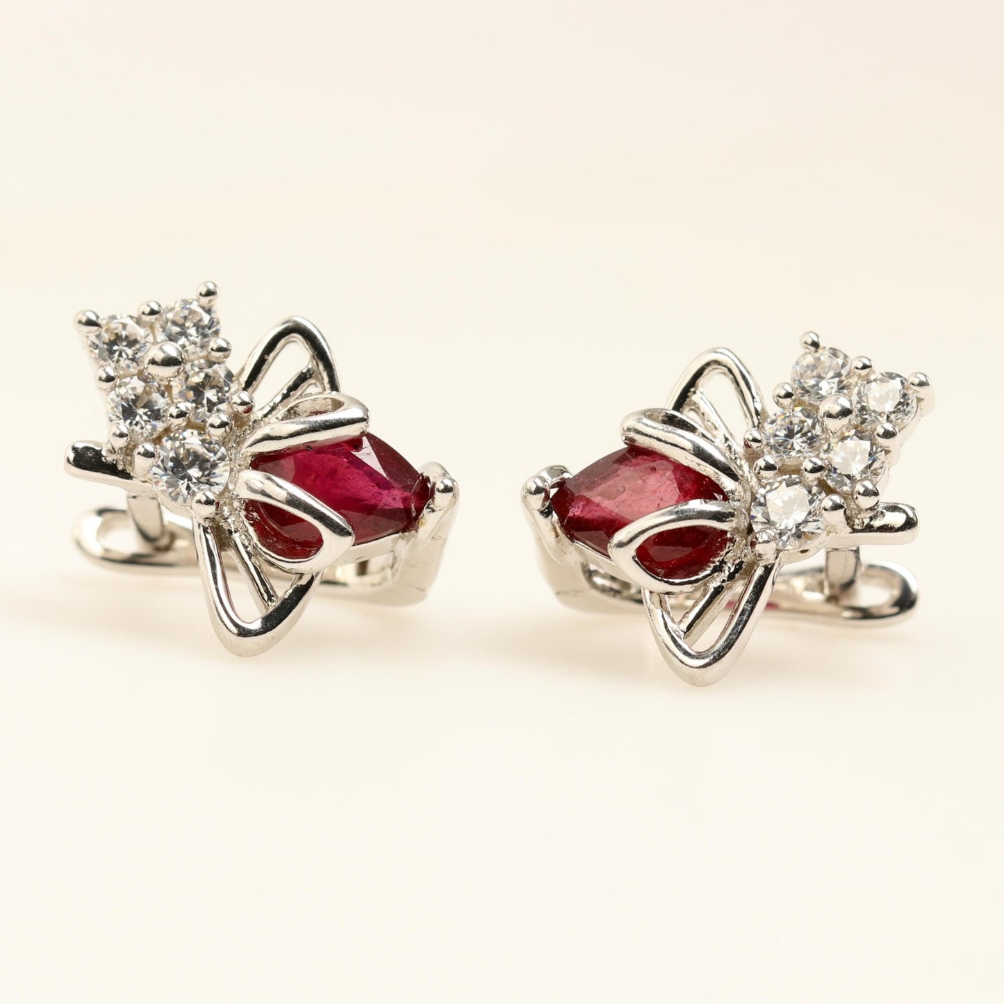 Aros de zircón rojo y cubic zirconia - Aros