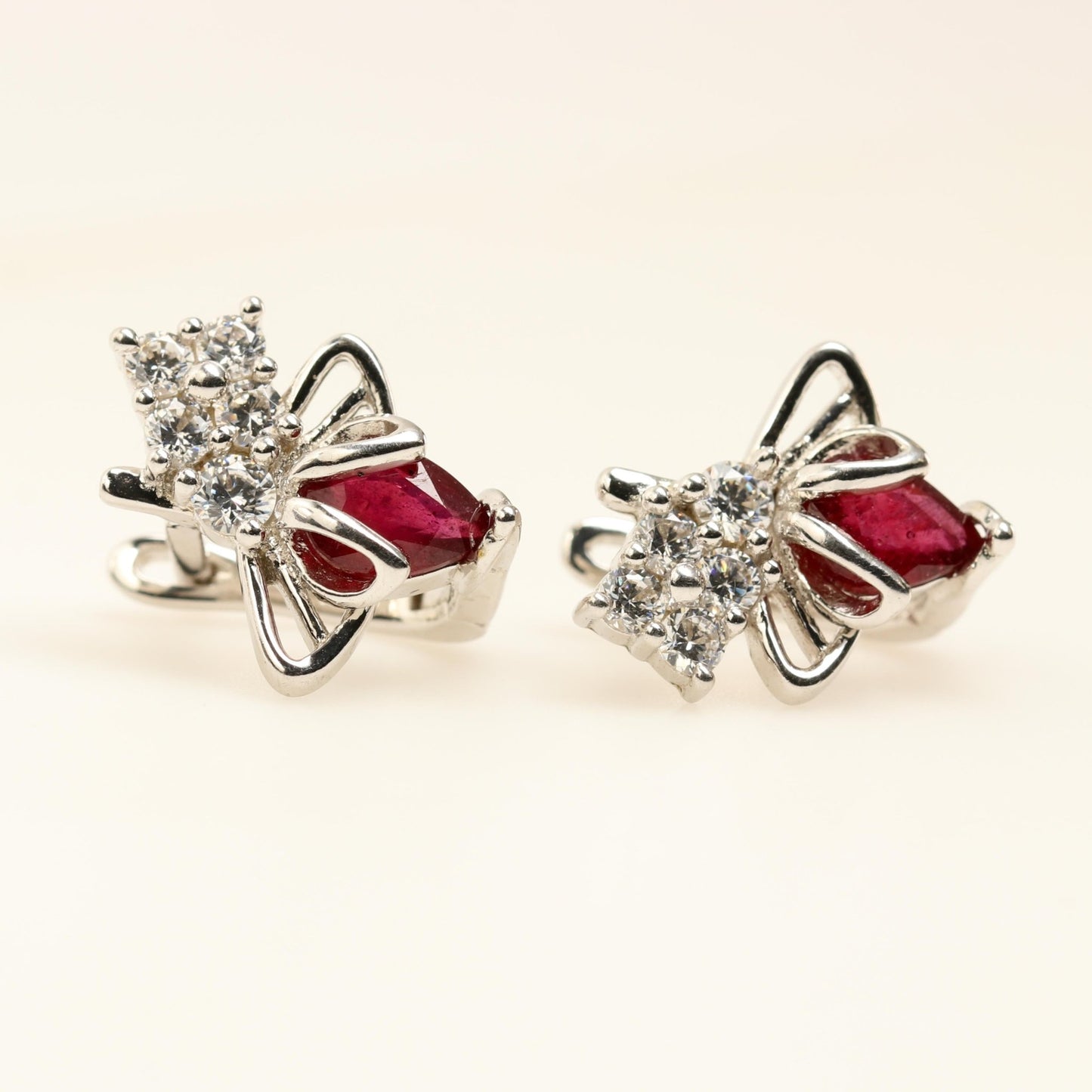 Aros de zircón rojo y cubic zirconia - Aros