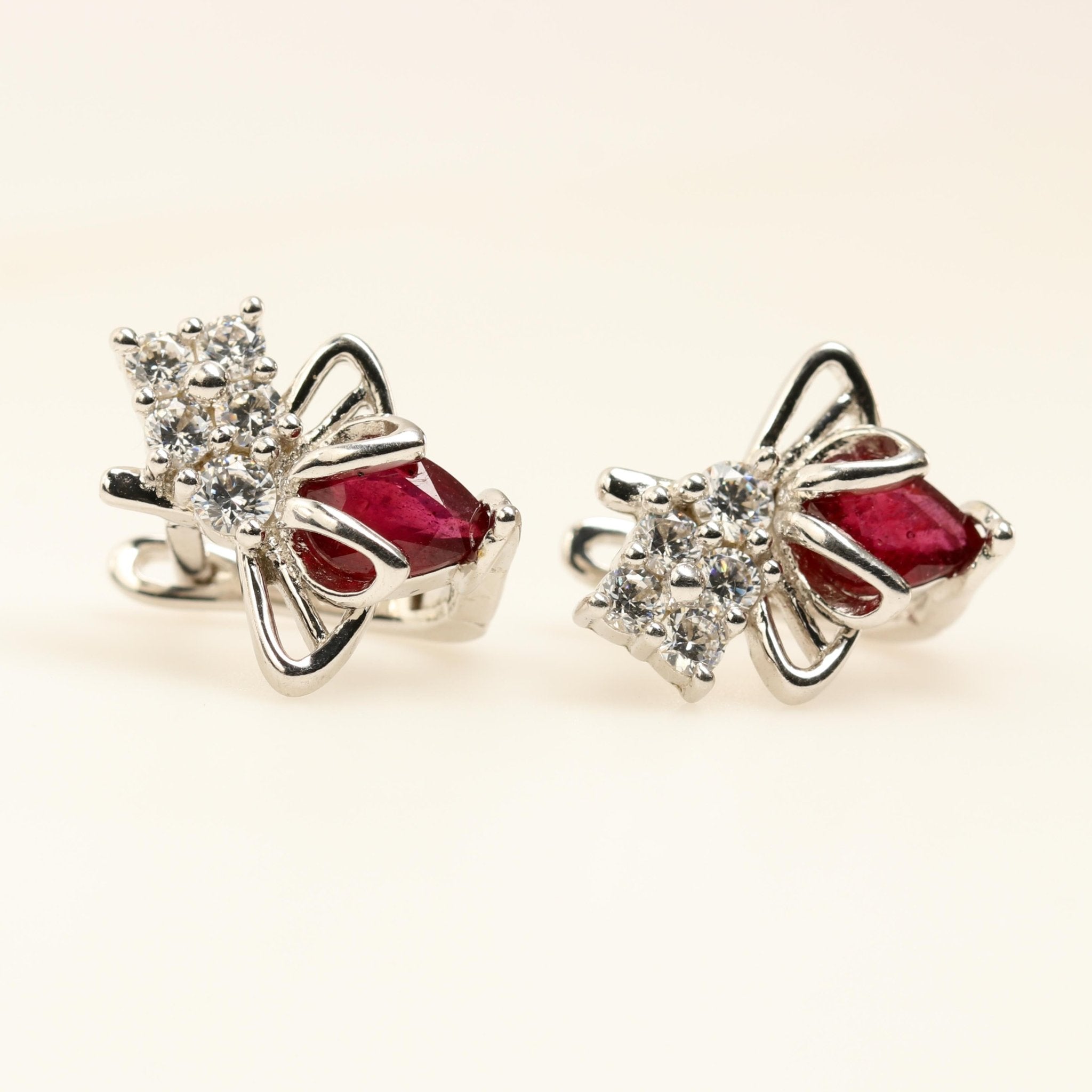 Aros de zircón rojo y cubic zirconia - Aros