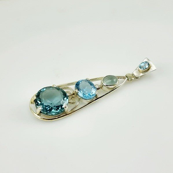 Dije Aguamarina, Topacio Azul, Cuarzo Aqua Aura y zircón natural - Dijes