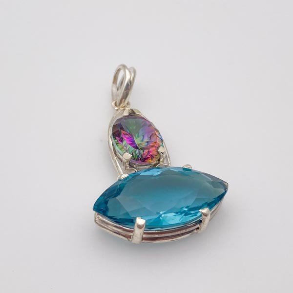 Dije de Cuarzo Aqua Aura y Cuarzo Místico - Dijes