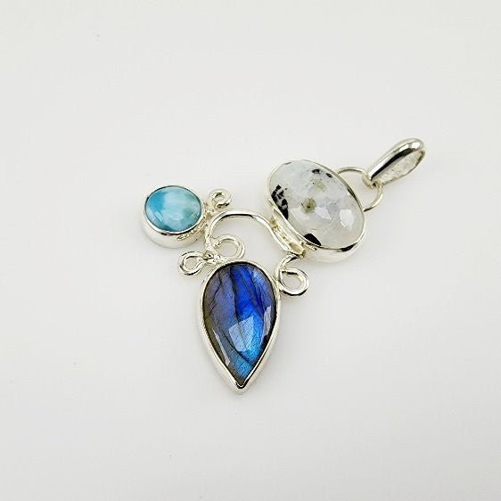 Dije de Labradorita azul, Piedra luna con turmalina negra y Larimar - Dijes