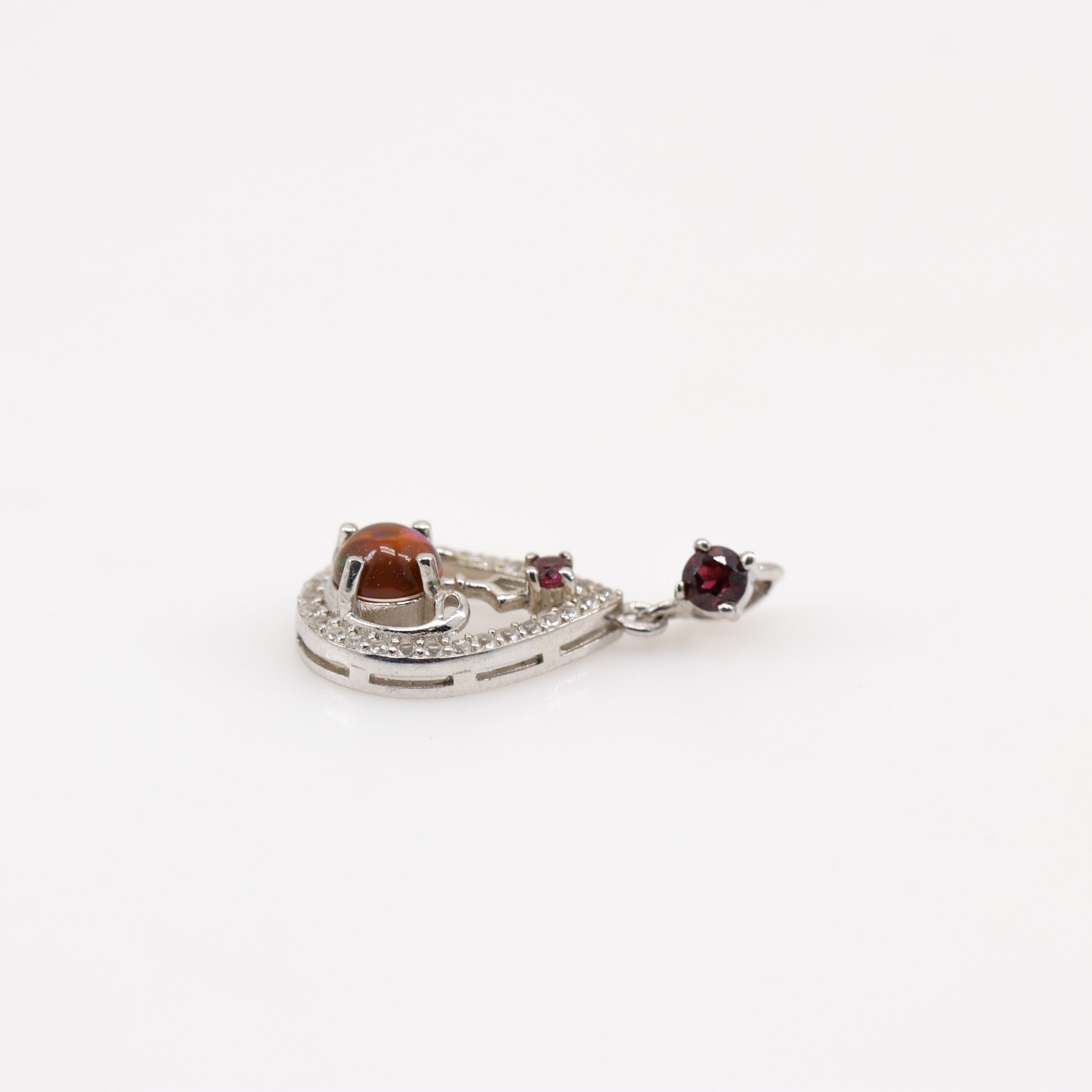 Dije de ópalo negro, Granate rodolito y cubic zirconia - Dijes