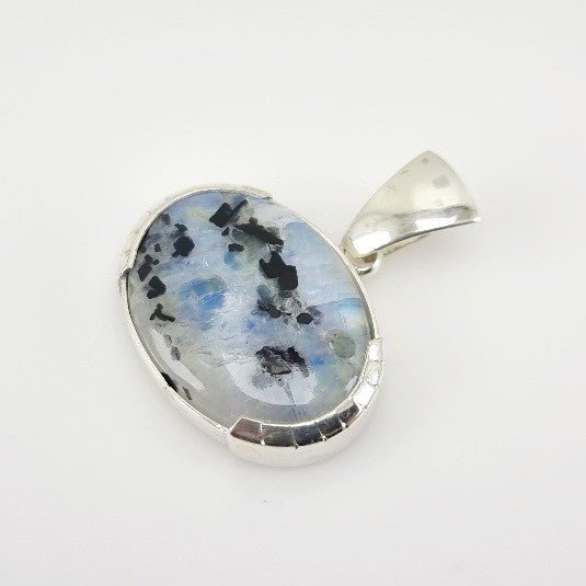 Dije de Piedra Luna con turmalina negra - Dijes