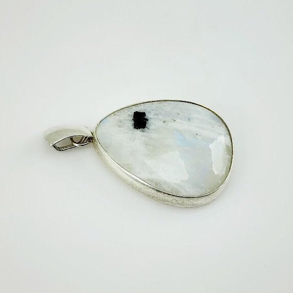Dije de Piedra Luna con turmalina negra - Dijes