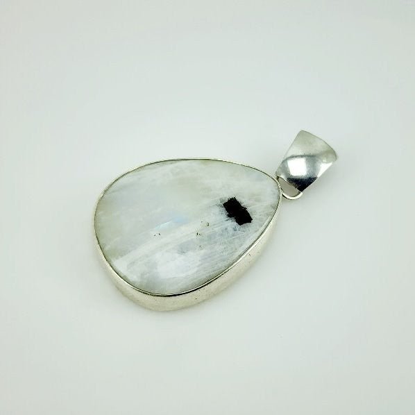 Dije de Piedra Luna con turmalina negra - Dijes