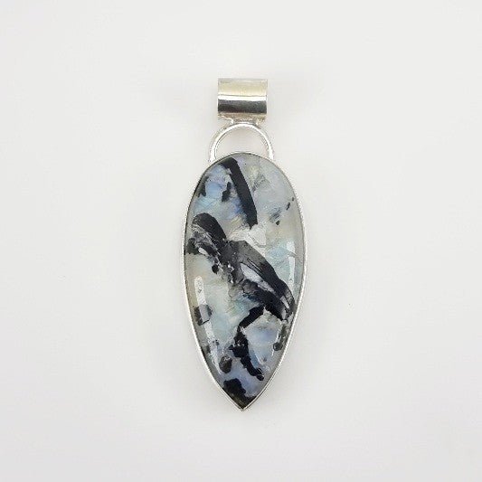 Dije de Piedra Luna con turmalina negra - Dijes