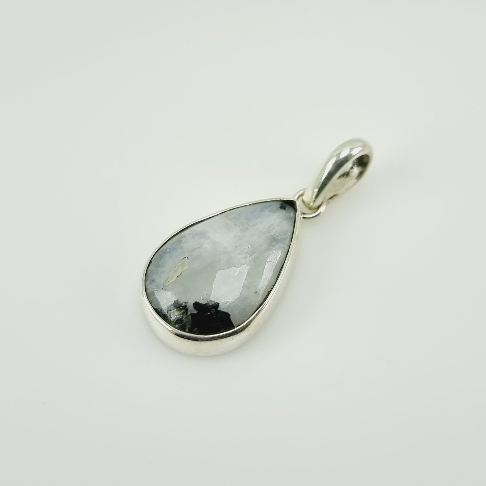 Dije de Piedra Luna con Turmalina negra - Dijes