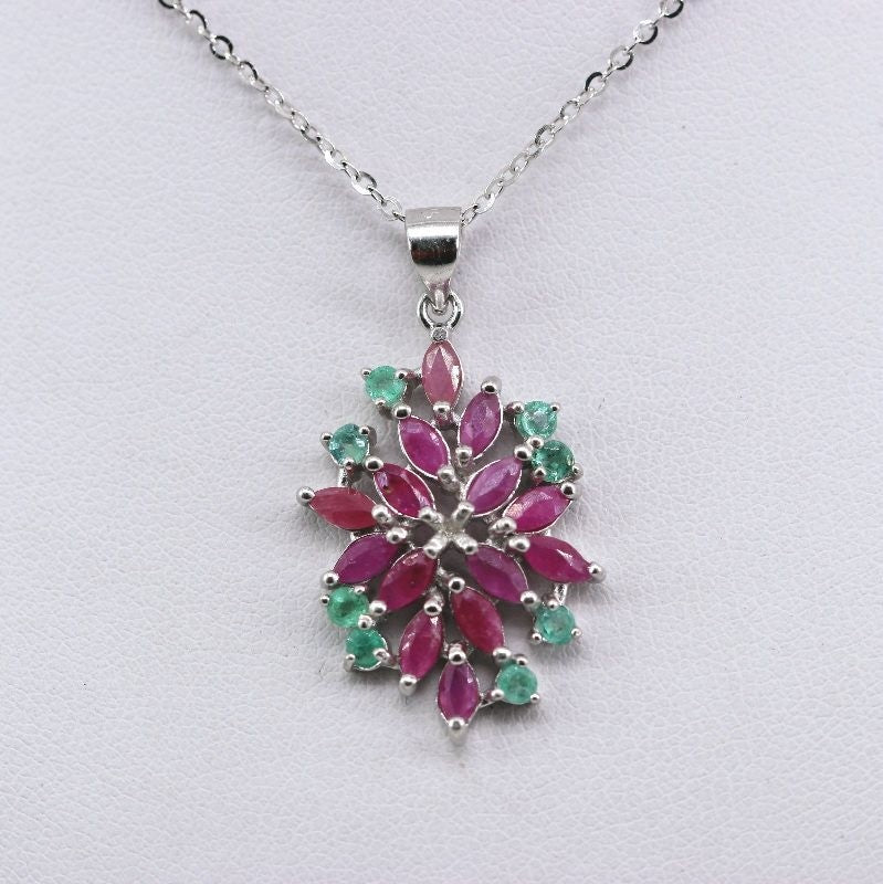 Dije de Rubí y Esmeralda con cadena 45 cm - Dijes