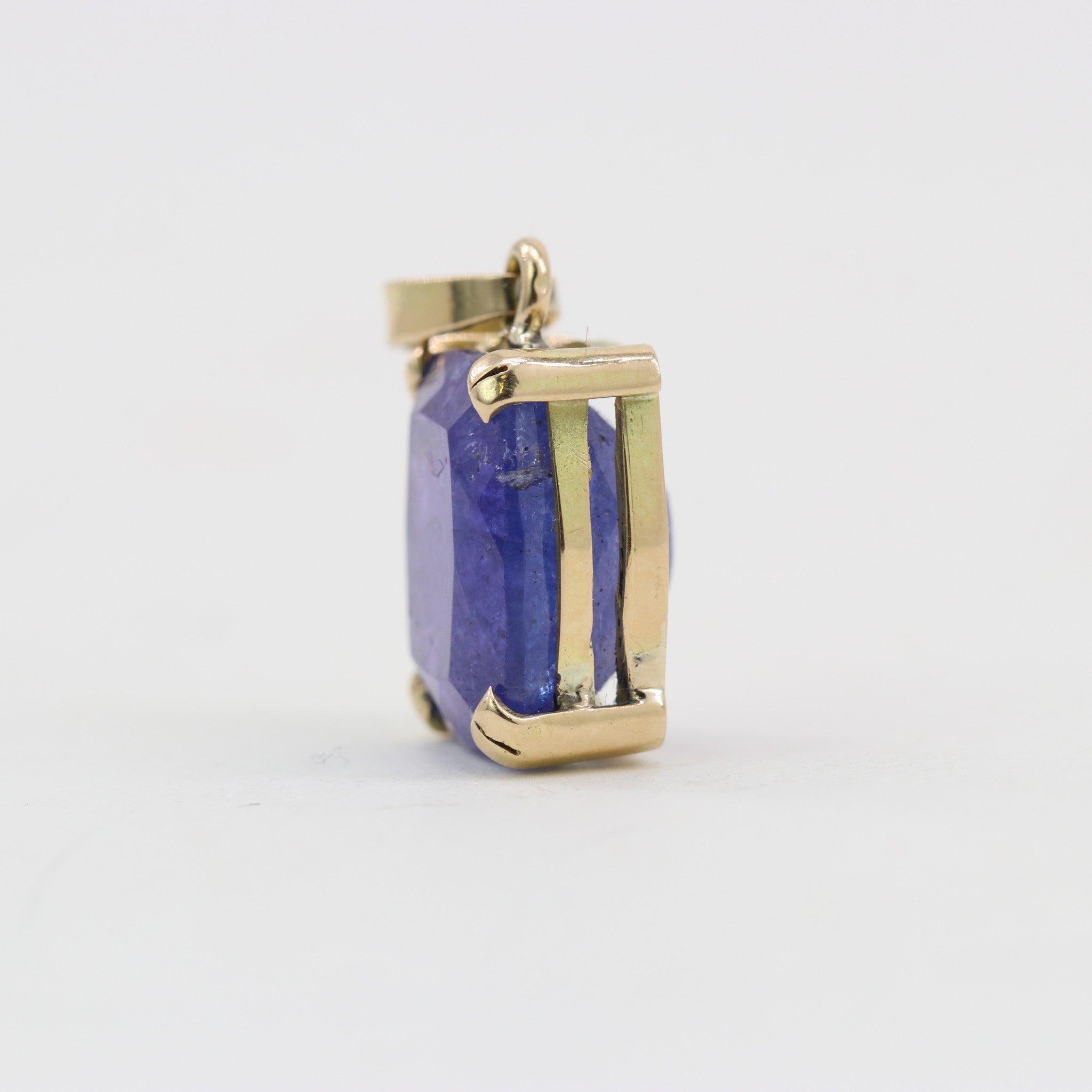 Dije de Tanzanita en oro 18 k - Dijes