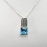 Dije de Topacio Azul y cubic zirconia con cadena 45 cm - Dijes